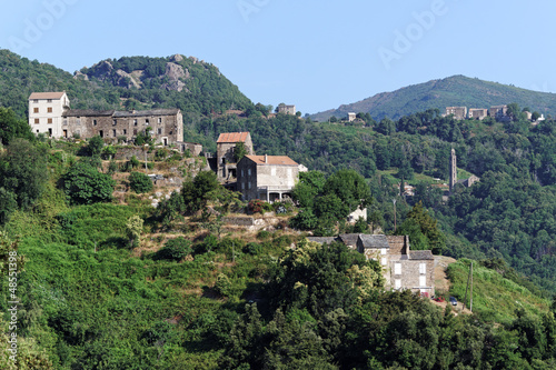 Photo: Corse, village et église de costa verde Corse, village et église de costa verde