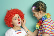 Kinder im Karneval schminken sich
