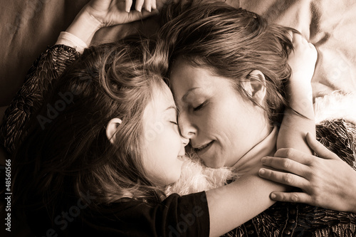 Photo: tendresse mère fille tendresse mère fille
