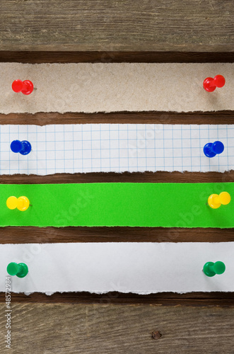 Photo: note paper and pushpin on wood note paper and pushpin on wood