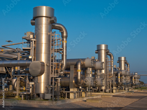 Photo: A modern natural gas processing plant A modern natural gas processing plant