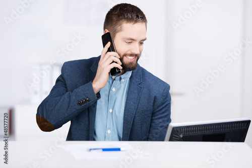 Photo: freundlicher servicemitarbeiter am telefon freundlicher servicemitarbeiter am telefon