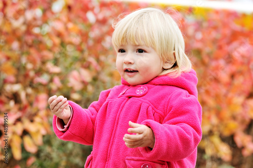 Photo: walking toddler girl walking toddler girl