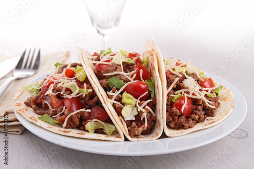 Photo: beef tacos with salad and tomato beef tacos with salad and tomato