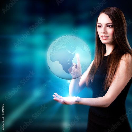 Photo: junge Frau mit Globus junge Frau mit Globus