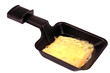 Fromage fondu dans une pelle à raclette