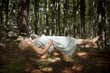 Foto: Levitating woman Levitating woman