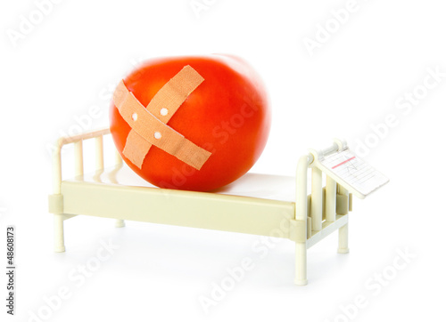 Photo: Tomato lies in hospital bed Tomato lies in hospital bed