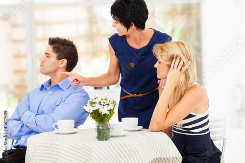 Photo: mother pointing finger at son-in-law mother pointing finger at son-in-law