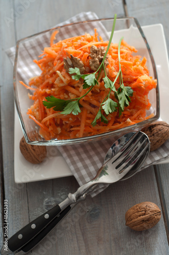Photo: Salat mit Nüssen Salat mit Nüssen