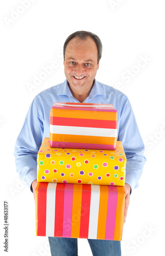 Photo: Mann mit Geschenken Mann mit Geschenken