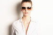 Frau mit Sonnenbrille