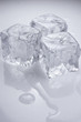 Cubitos de hielo, agua