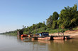 Le ferry en bois qui traverse le Mekong à Champasak