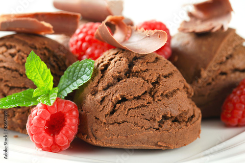 Photo: Chocolate ice cream with fresh raspberries Chocolate ice cream with fresh raspberries