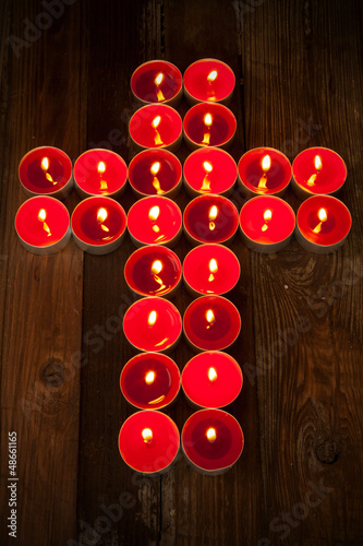 Photo: Kreuz aus Lichtern Kreuz aus Lichtern