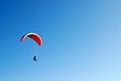 Paragleiter am Himmel