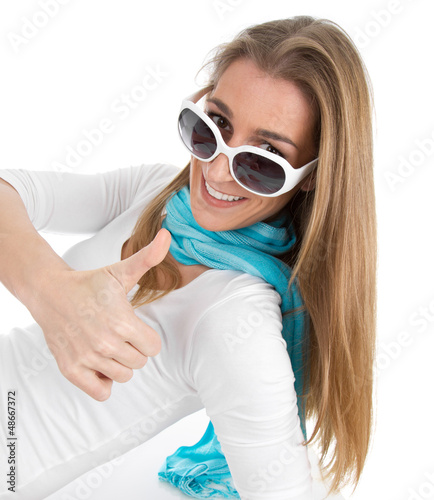 Photo: Endlich Sommer! Frau mit Sonnenbrille weiß isoliert Endlich Sommer! Frau mit Sonnenbrille weiß isoliert