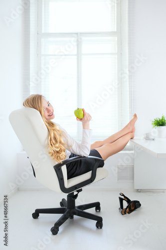 Photo: Apple Break Apple Break