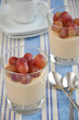 Vanillepudding mit Weintrauben
