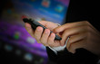 Foto: Hände mit Mobiltelefon Hände mit Mobiltelefon