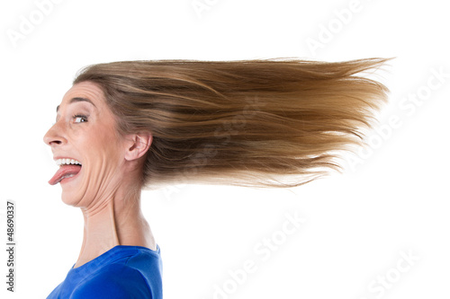 Photo: Frau - isoliert - vom Wind zersauste Haare Frau - isoliert - vom Wind zersauste Haare