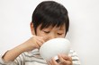 Photo: ごはんを食べる子供 ごはんを食べる子供