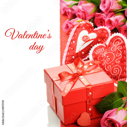 Photo: Valentine's gift box with pink roses Valentine's gift box with pink roses