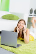 Photo: studentin zuhause am telefon studentin zuhause am telefon