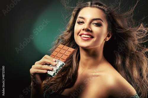 Photo: beauty with bar of chocolate beauty with bar of chocolate