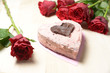 Erdbeercreme-Törtchen mit Rosen