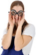 Junge Frau mit Schutzbrille lacht