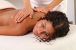 Frau bei der Massage