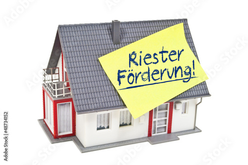 Photo: Hausw mit Zettel Riesterförderung Hausw mit Zettel Riesterförderung