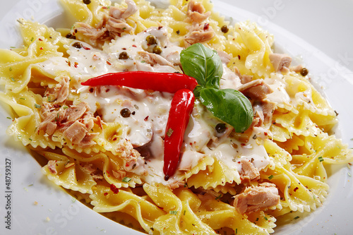 Photo: Pasta Nudeln mit Soße und Tunfisch close Up Pasta Nudeln mit Soße und Tunfisch close Up