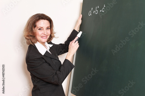 Photo: Mathematik Lehrerin an der Tafel Mathematik Lehrerin an der Tafel