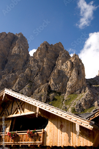 Photo: Berghütte und Cirspitzen - Dolomiten - Alpen Berghütte und Cirspitzen - Dolomiten - Alpen