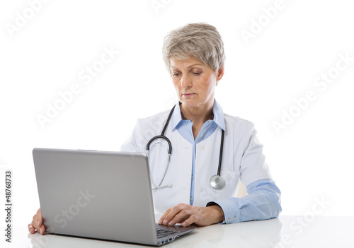 Photo: ärztin am laptop ärztin am laptop