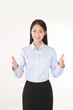 紹介する女性