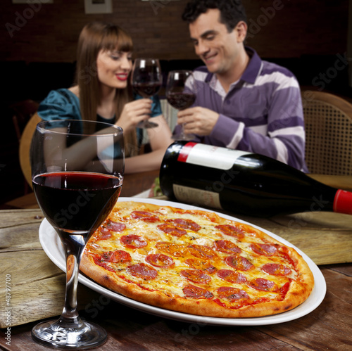 Photo: casal na pizzaria casal na pizzaria