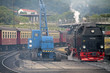 Dampflok wird mit Kohle beladen