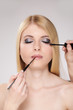 Hübsche Frau mit Gesichts Make up