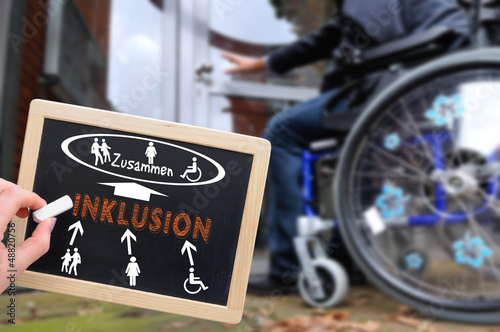 Photo: Schild Inklusion mit Rollstuhlfahrer Schild Inklusion mit Rollstuhlfahrer