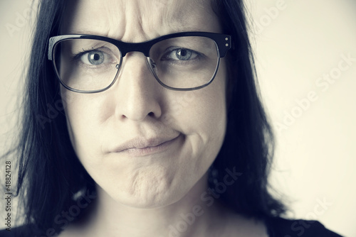 Photo: Enttuschte Frau mit Brille Enttuschte Frau mit Brille