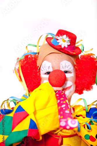 Photo: Clown pustet in Tröte Clown pustet in Tröte