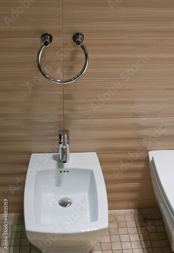Photo: bathroom and toilet with modern decor bathroom and toilet with modern decor