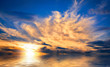Spektakulärer Sonnenuntergang am Meer