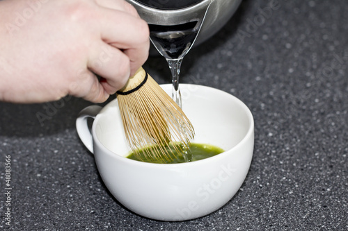 Photo: Matcha Tee aufgießen Matcha Tee aufgießen