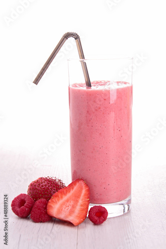 Photo: berries smoothie berries smoothie