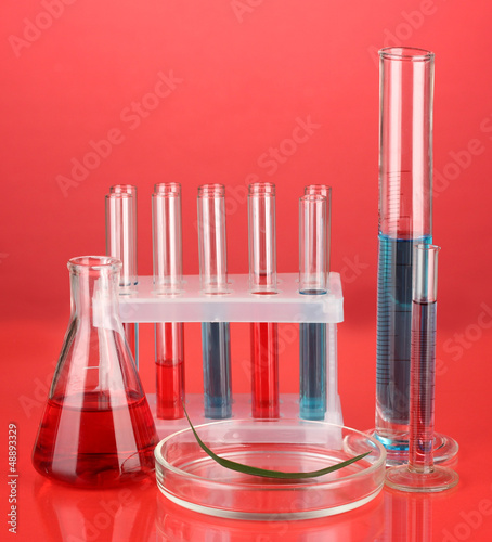 Photo: Test-tubes and green leaf tested in petri dish, Test-tubes and green leaf tested in petri dish,